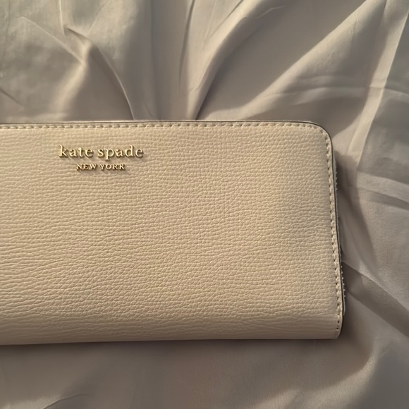 Kate Spade Cream Leather Wallet with Gold Zipper - Picture 3 of 7